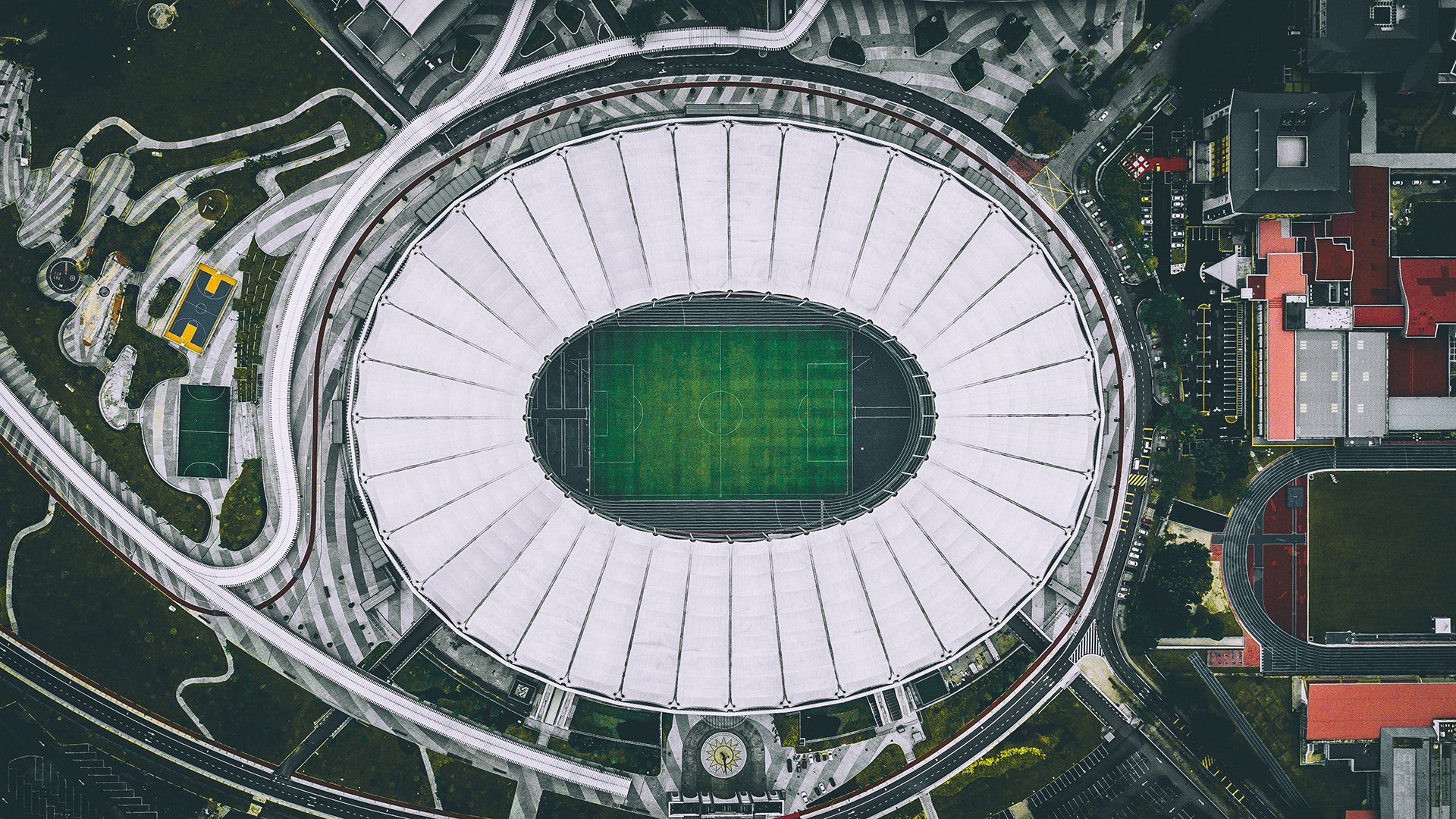传奇回归!Faker首场败北状态依旧亮眼,公牛观众沸腾不止